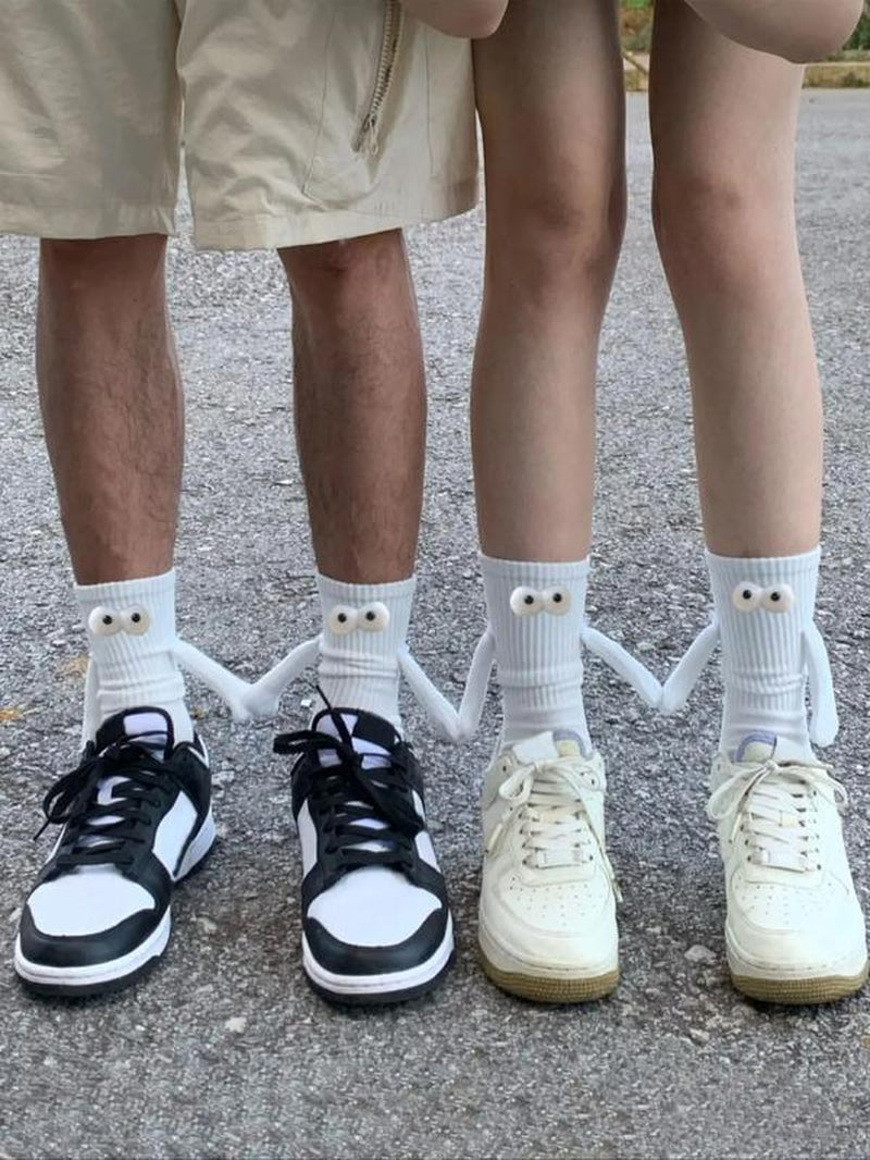 Men'S 2 Pairs Magnetic Holding Hands Design Crew Socks, Creative Stylish Menswear, Casual Soft Comfortable Breathable Mid-Calf Socks for Daily Wear, Mens Stocking Stuffers, Underwear, Friendsgiving Ideas