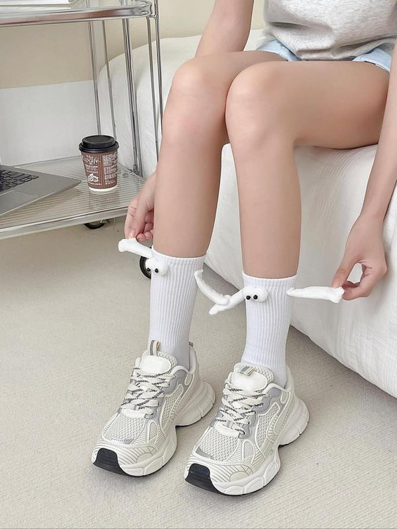 Men'S 2 Pairs Magnetic Holding Hands Design Crew Socks, Creative Stylish Menswear, Casual Soft Comfortable Breathable Mid-Calf Socks for Daily Wear, Mens Stocking Stuffers, Underwear, Friendsgiving Ideas